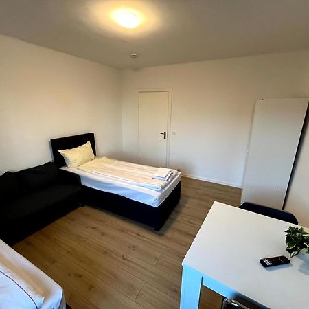 3-Zimmer Monteurwohnung Mit Balkon Ноймюнстер Экстерьер фото