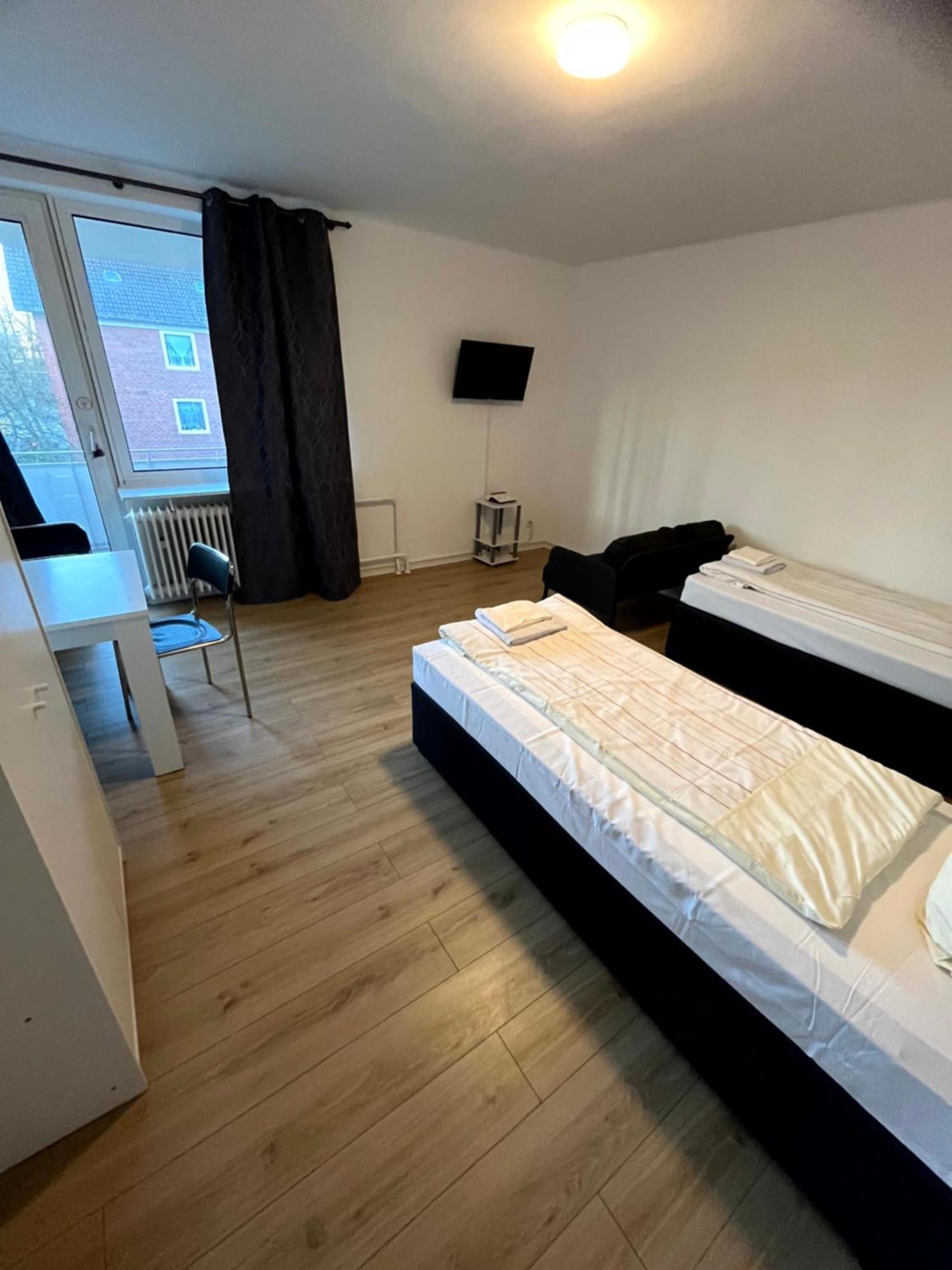 3-Zimmer Monteurwohnung Mit Balkon Ноймюнстер Экстерьер фото