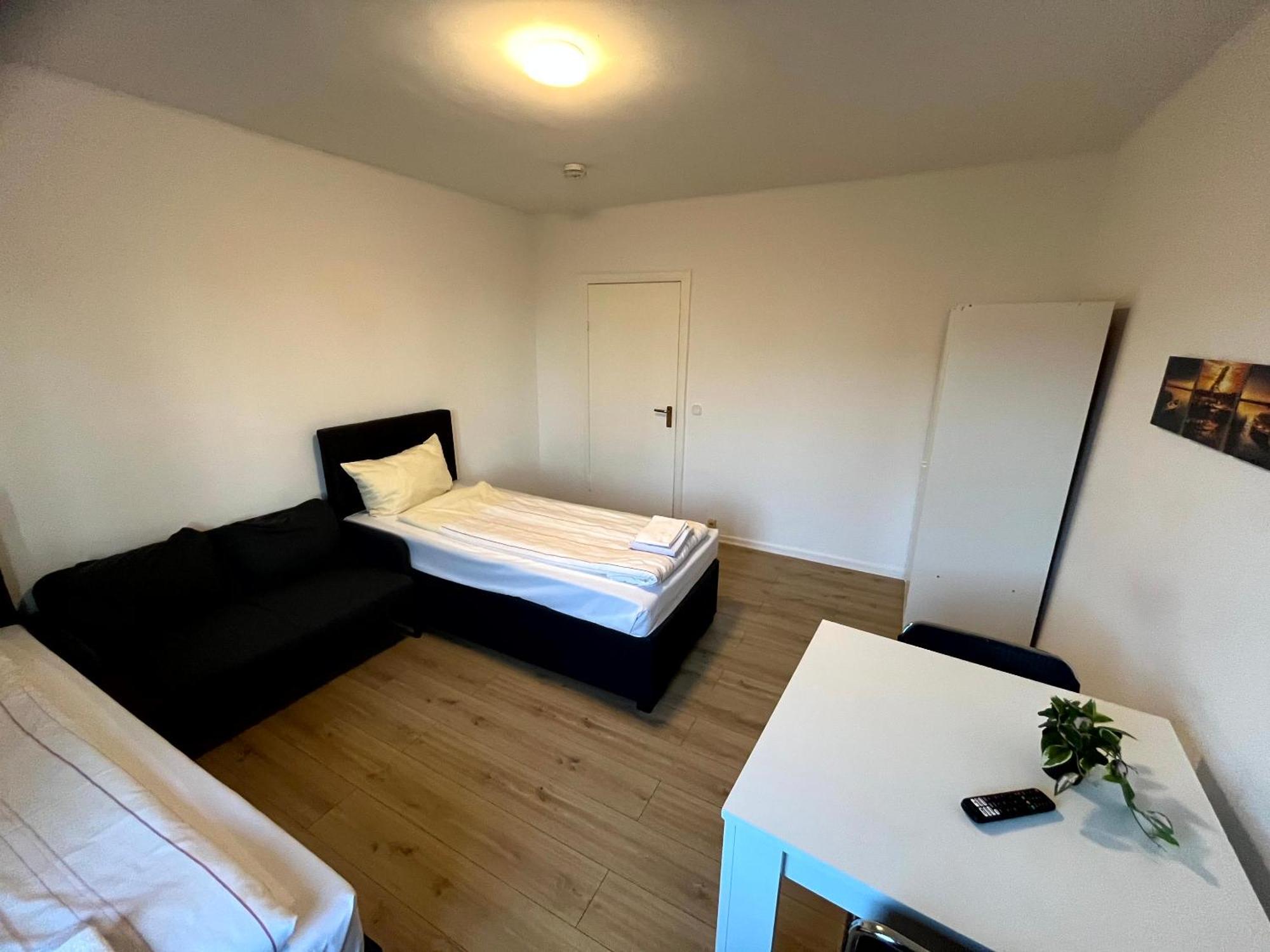 3-Zimmer Monteurwohnung Mit Balkon Ноймюнстер Экстерьер фото