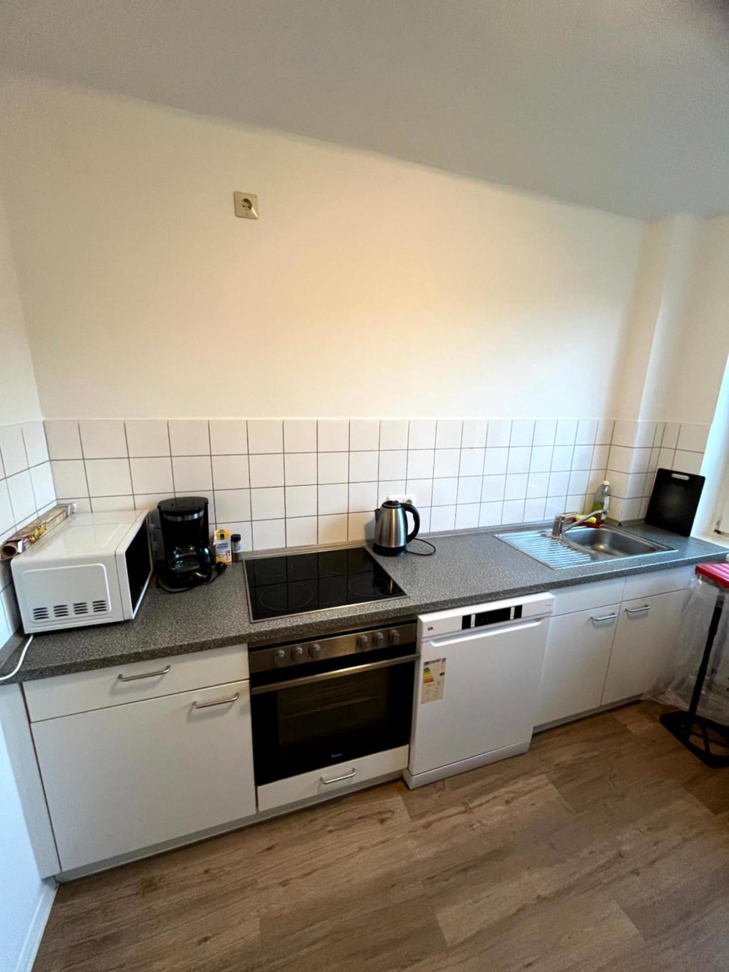 3-Zimmer Monteurwohnung Mit Balkon Ноймюнстер Экстерьер фото
