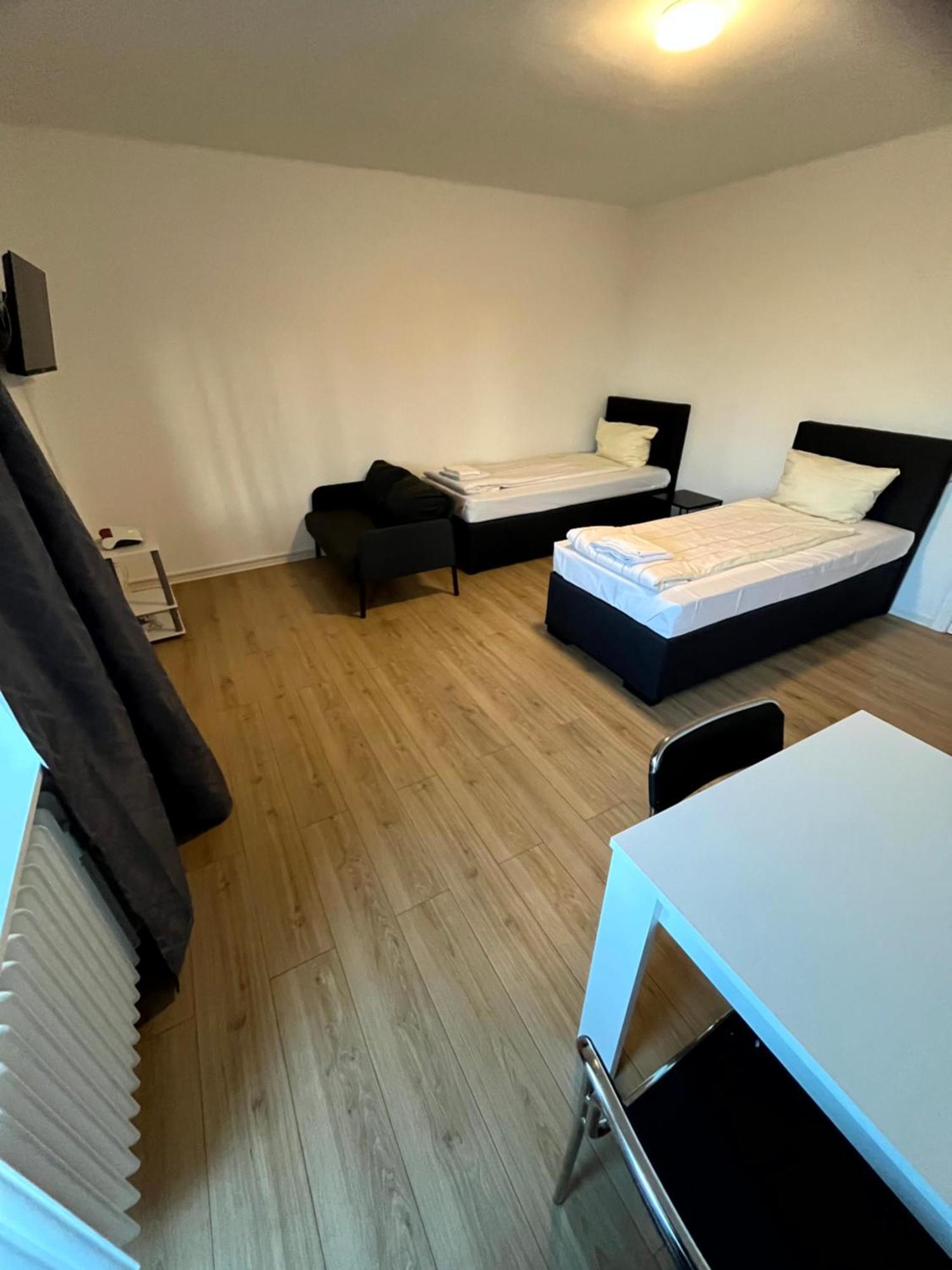 3-Zimmer Monteurwohnung Mit Balkon Ноймюнстер Экстерьер фото